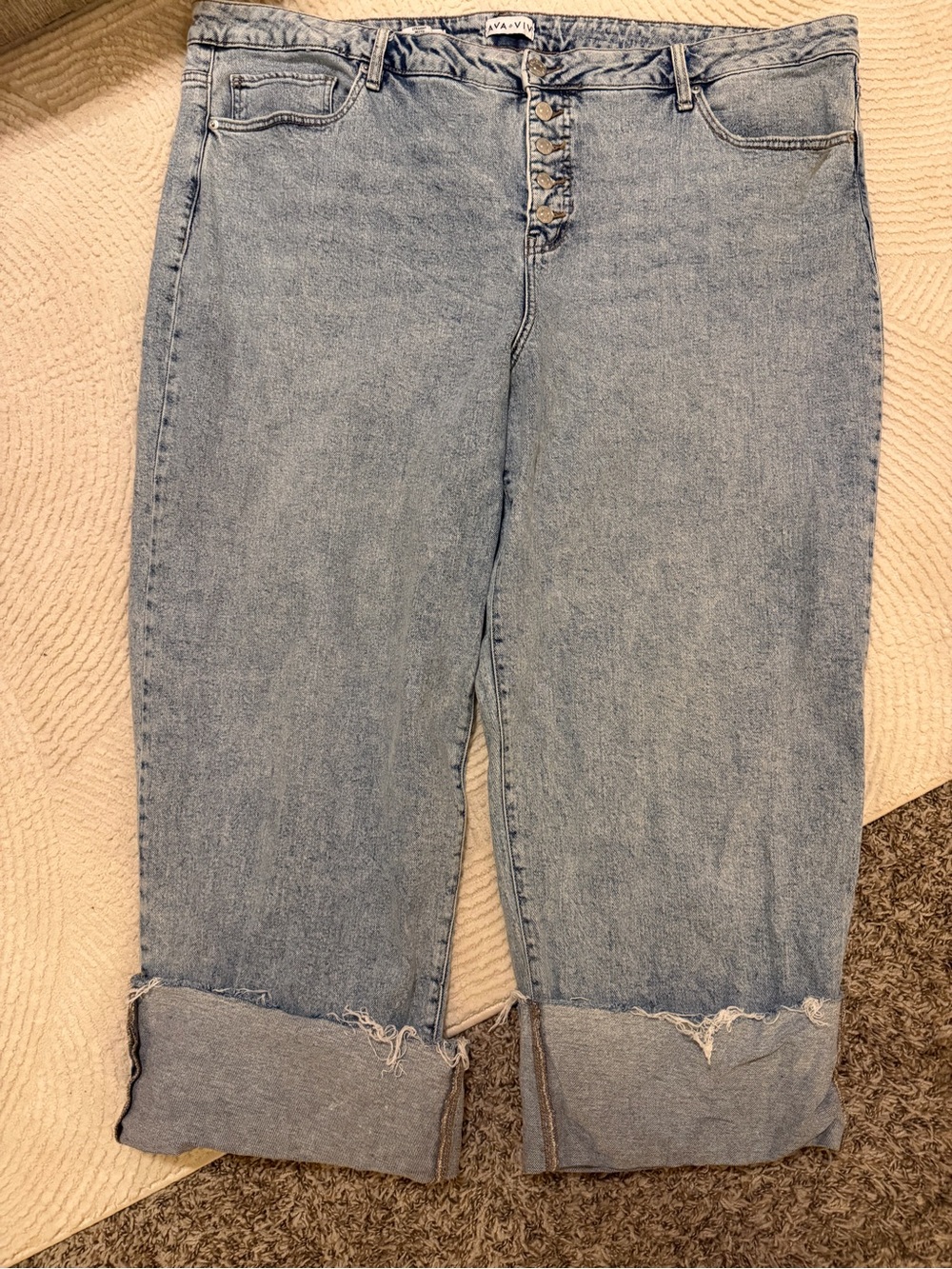Ava & Viv Light Wash Cropped Button-Fly Jeans